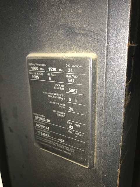 2001 Crown SP3020-30 order picker, Valley View (Cleveland), OH - ORDER PICKER