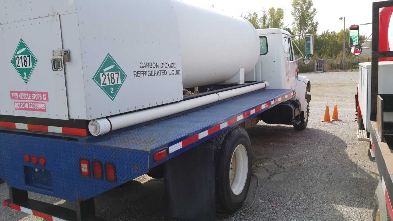 1998 International 4900 4x2 Micro-Bulk - HYDRO EXCAVATOR TRUCKS