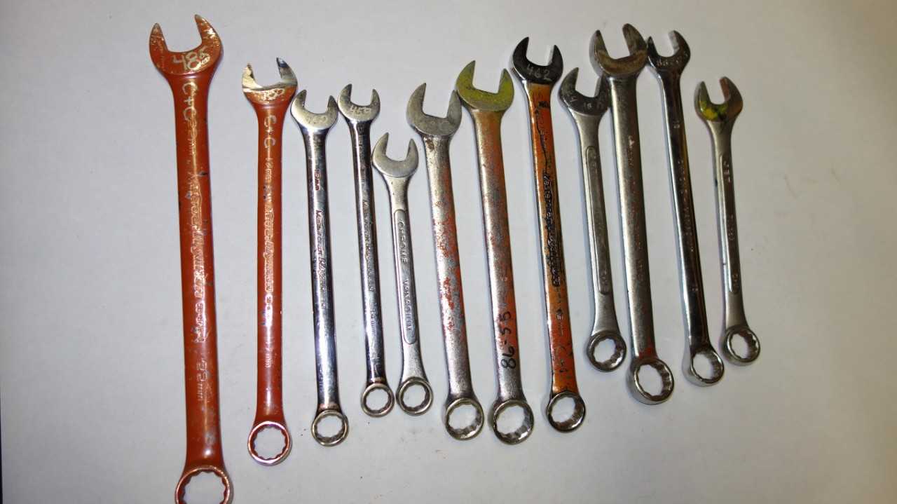 LOT OF 12 ASSORTED COMBINATION WRENCHES - HAND TOOLS