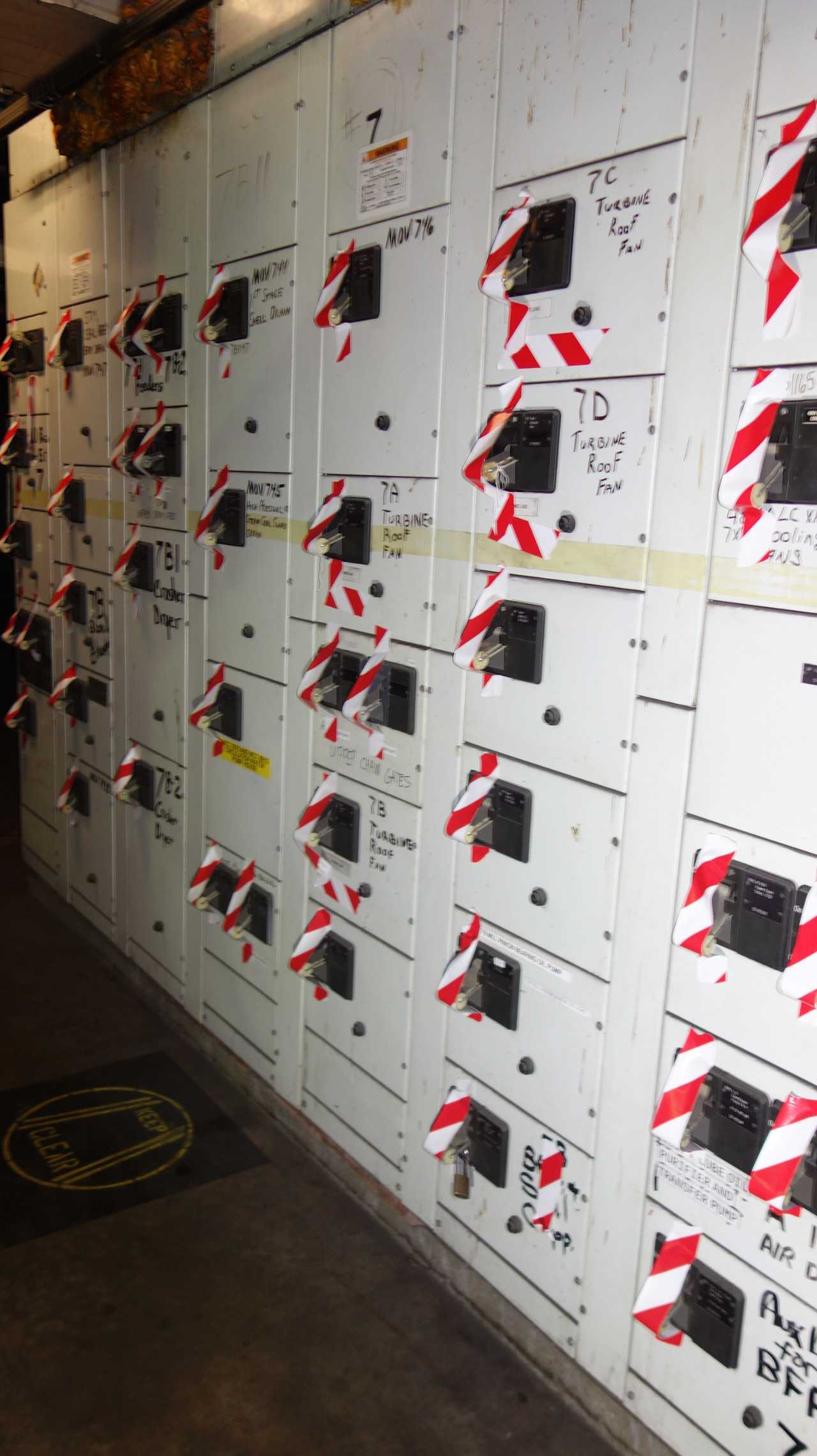 X7 VERTICAL SECTIONS OF WESTINGHOUSE MCC BUCKETS - MOTOR CONTROL CENTERS