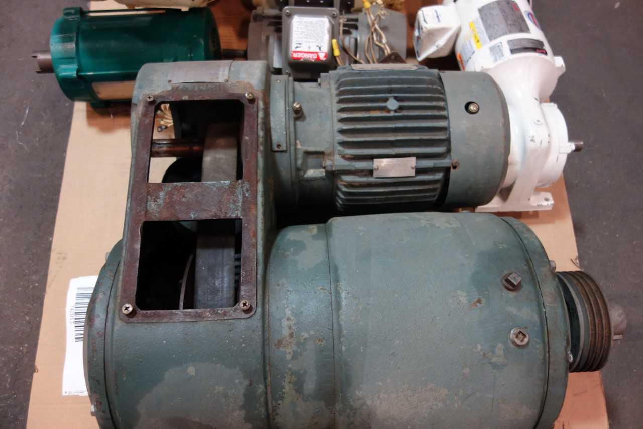 1 PALLET OF ASSORTED AC MOTORS- REEVES, EMERSON, TOSHIBA, LIGHTNIN - ELECTRIC MOTORS