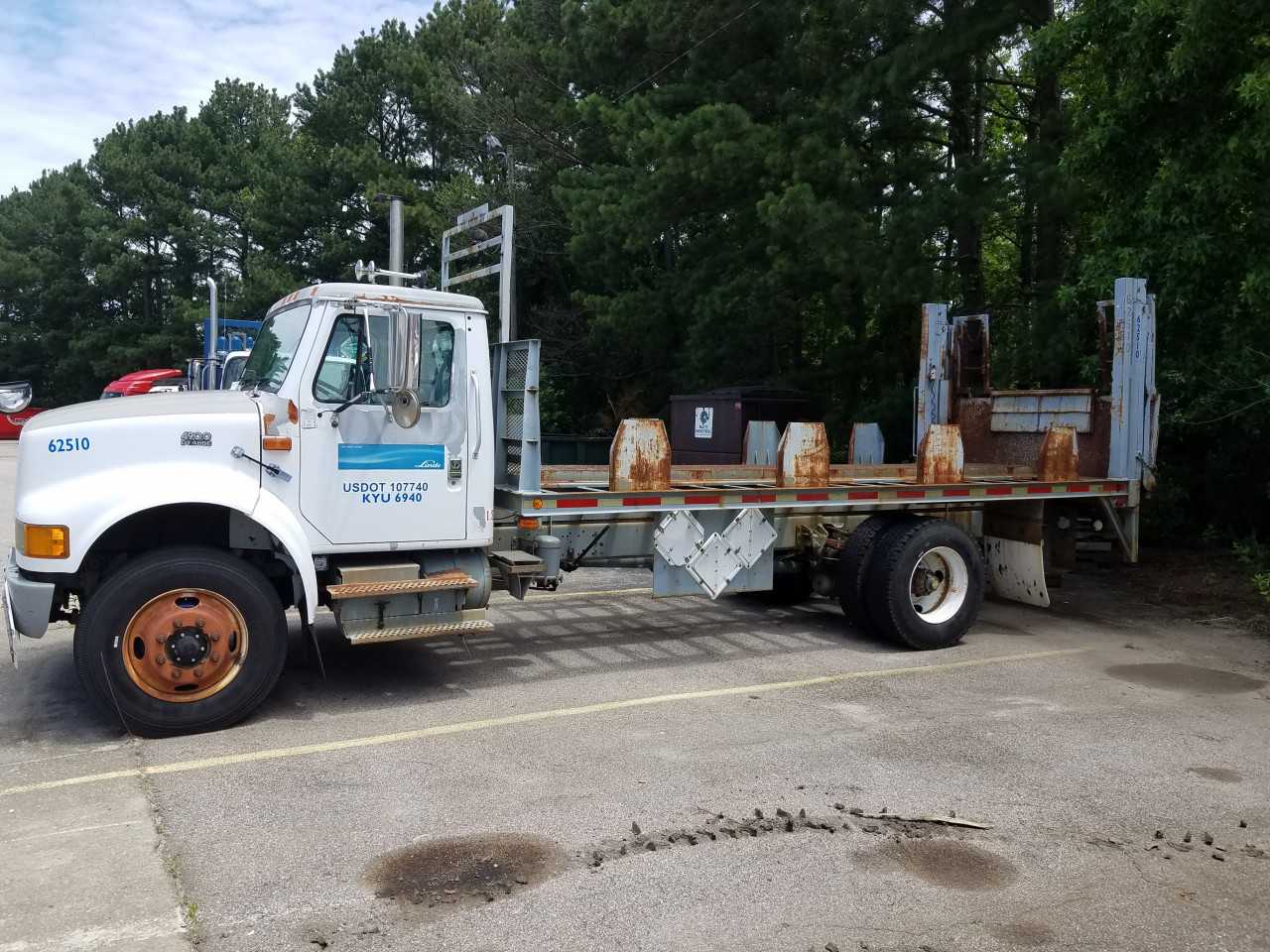 1999 International 4900 - HYDRO EXCAVATOR TRUCKS