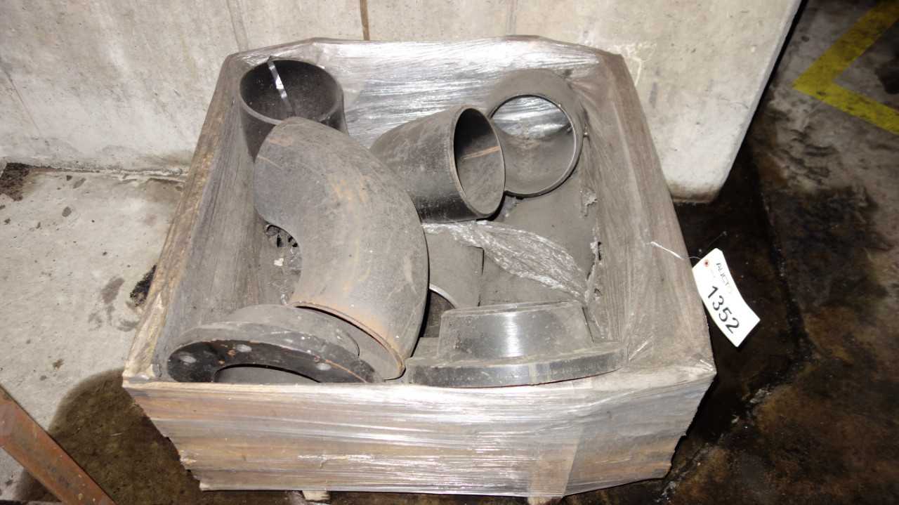 ASSORTED STEEL PIPE ELBOWS AND FLANGES BUTTWELD - PROCESS EQUIPMENT