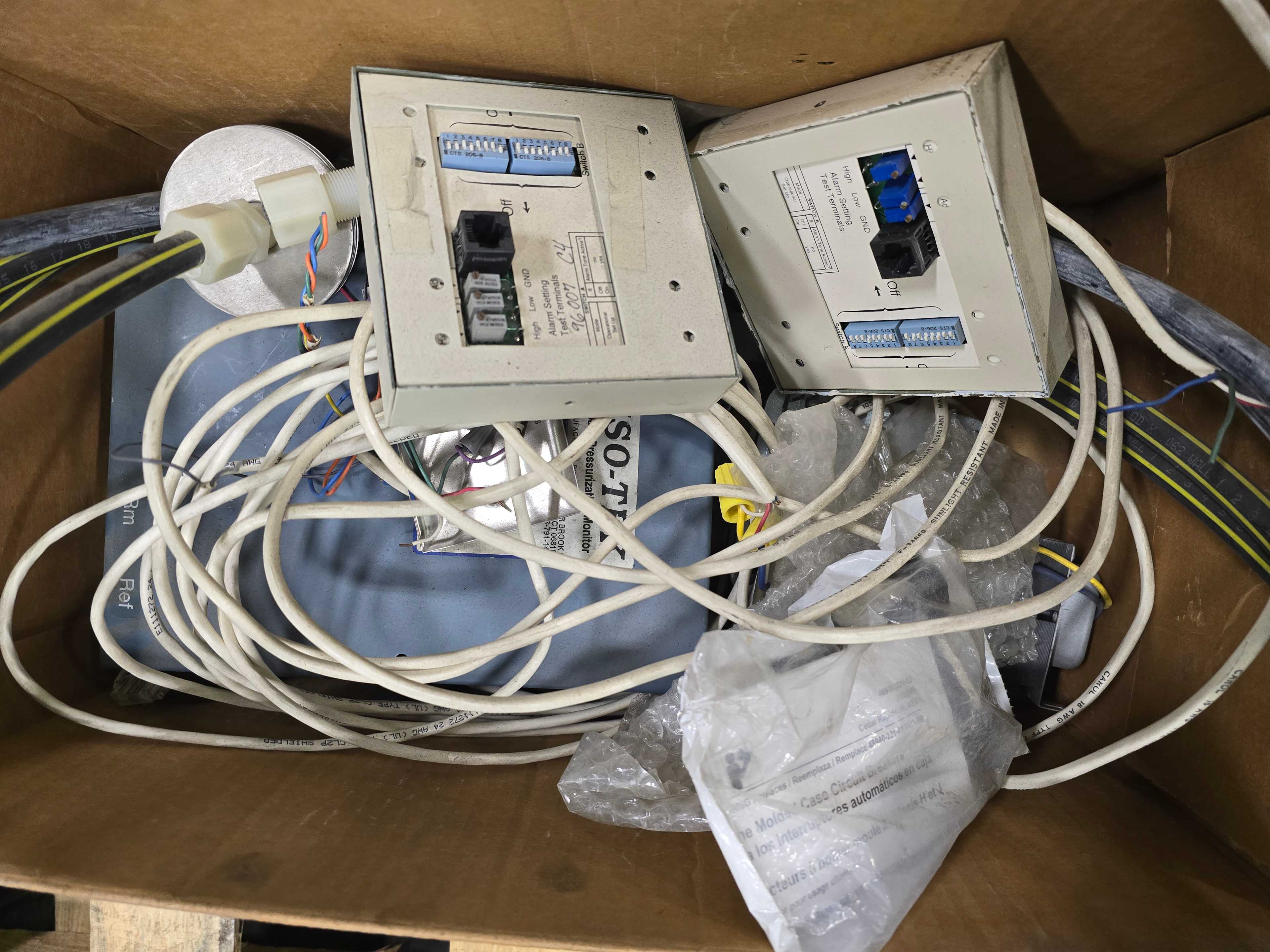 LOT OF ISO-TEK SPACE PRESSURIZATION MONITORS - INDUSTRIAL PARTS