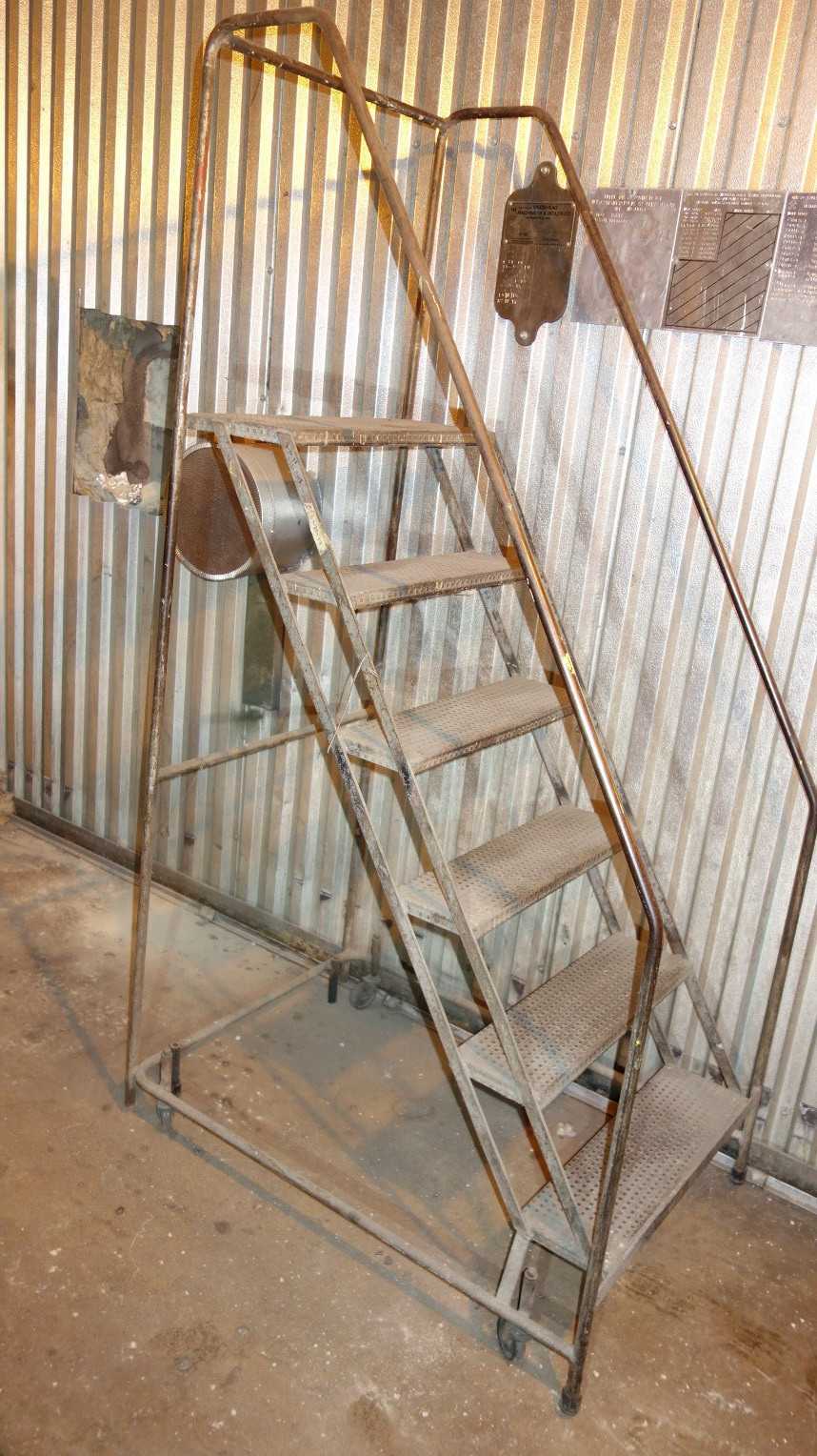 6-STEP STEP LADDER - MATERIAL HANDLING
