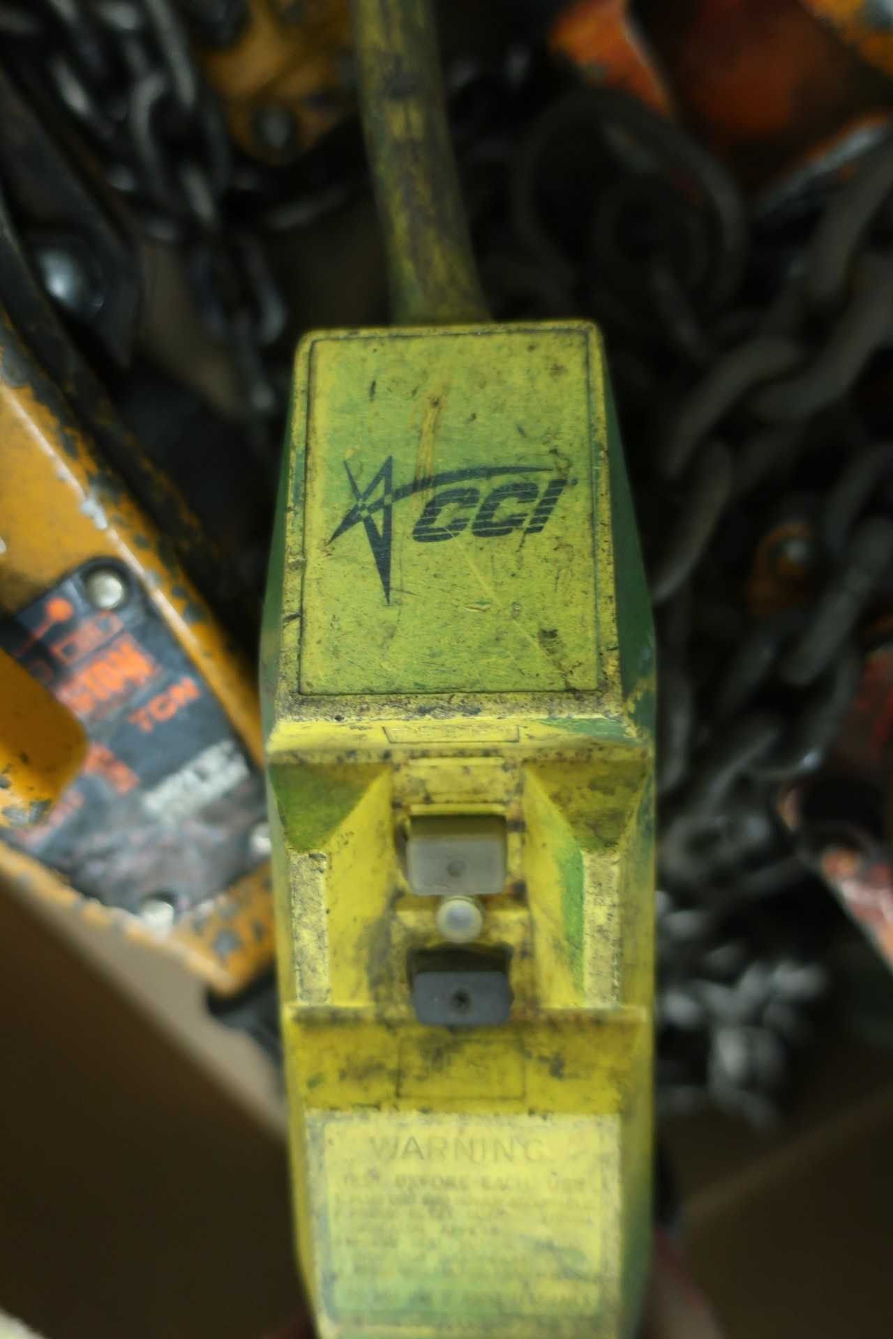 1 PALLET OF ASSORTED HOISTING AND RIGGING/ HOISTING PARTS/CHAIN HOLDERS - LIFTING EQUIPMENT
