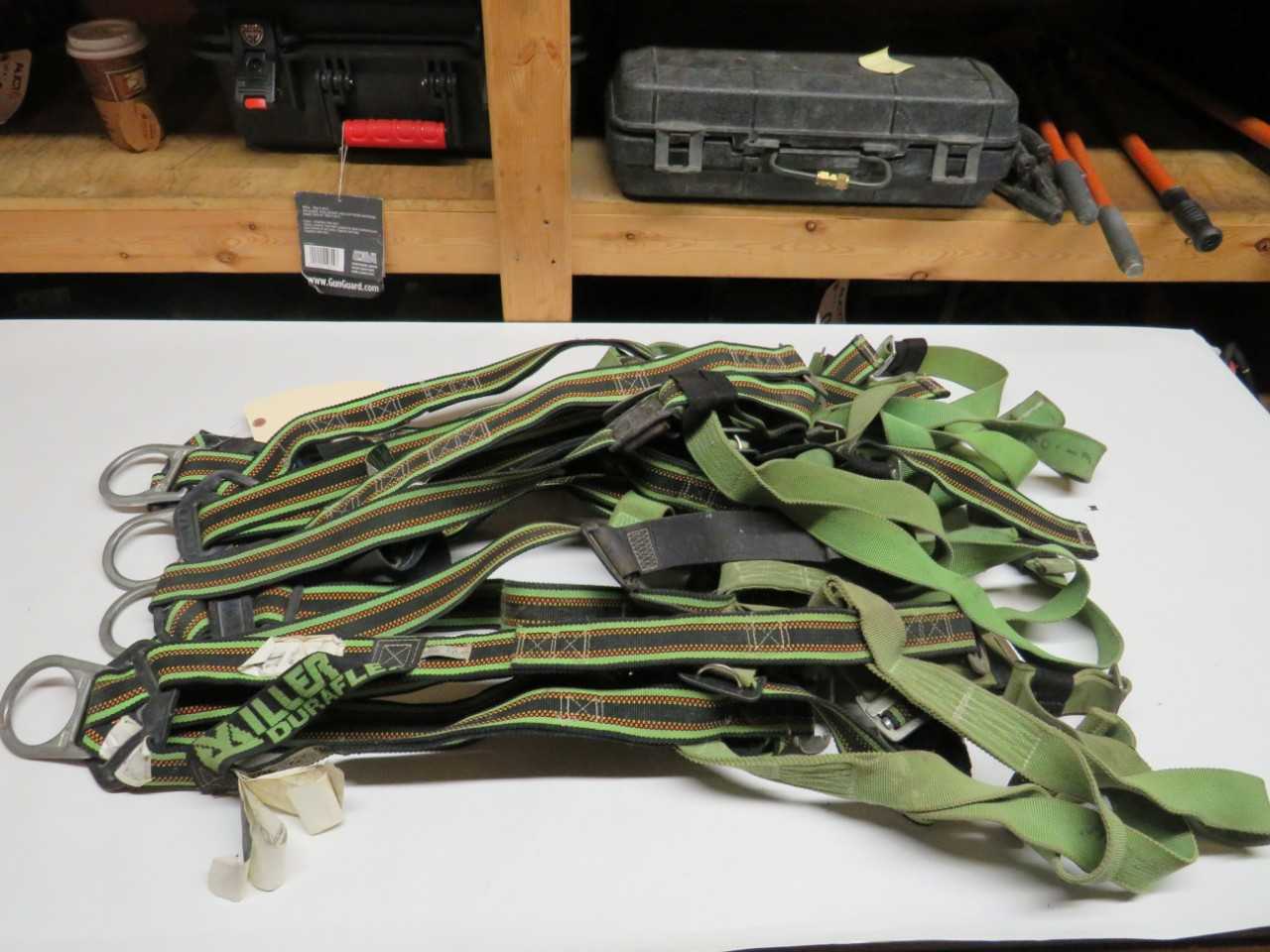 LOT OF 4 ASSORTED MILLER DURAFLEX 425910-MND, E650UGNC SAFETY HARNESSES - SAFETY EQUIPMENT