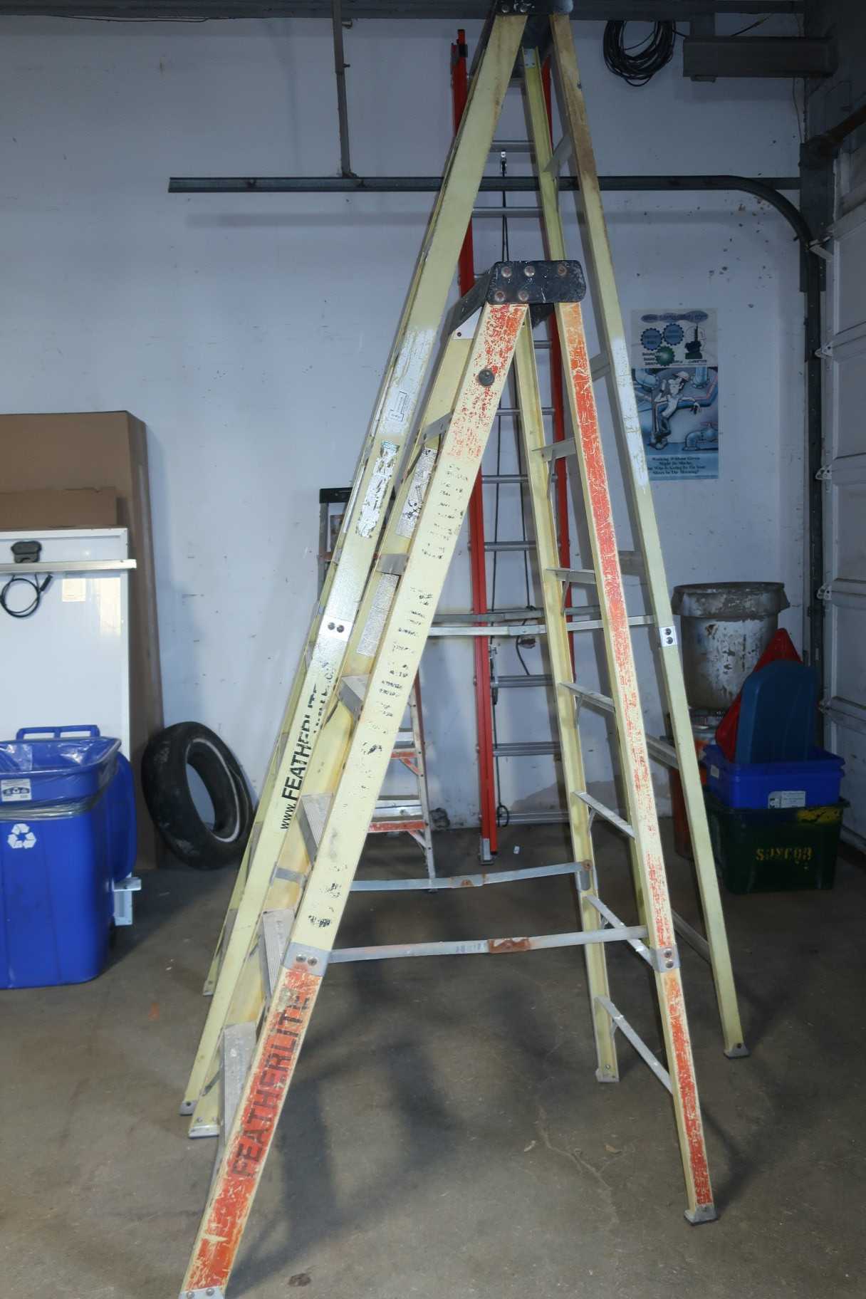 LOT OF 2 ASSORTED FEATHERLITE FIBERGLASS STEP LADDERS - PLANT & FACILITY