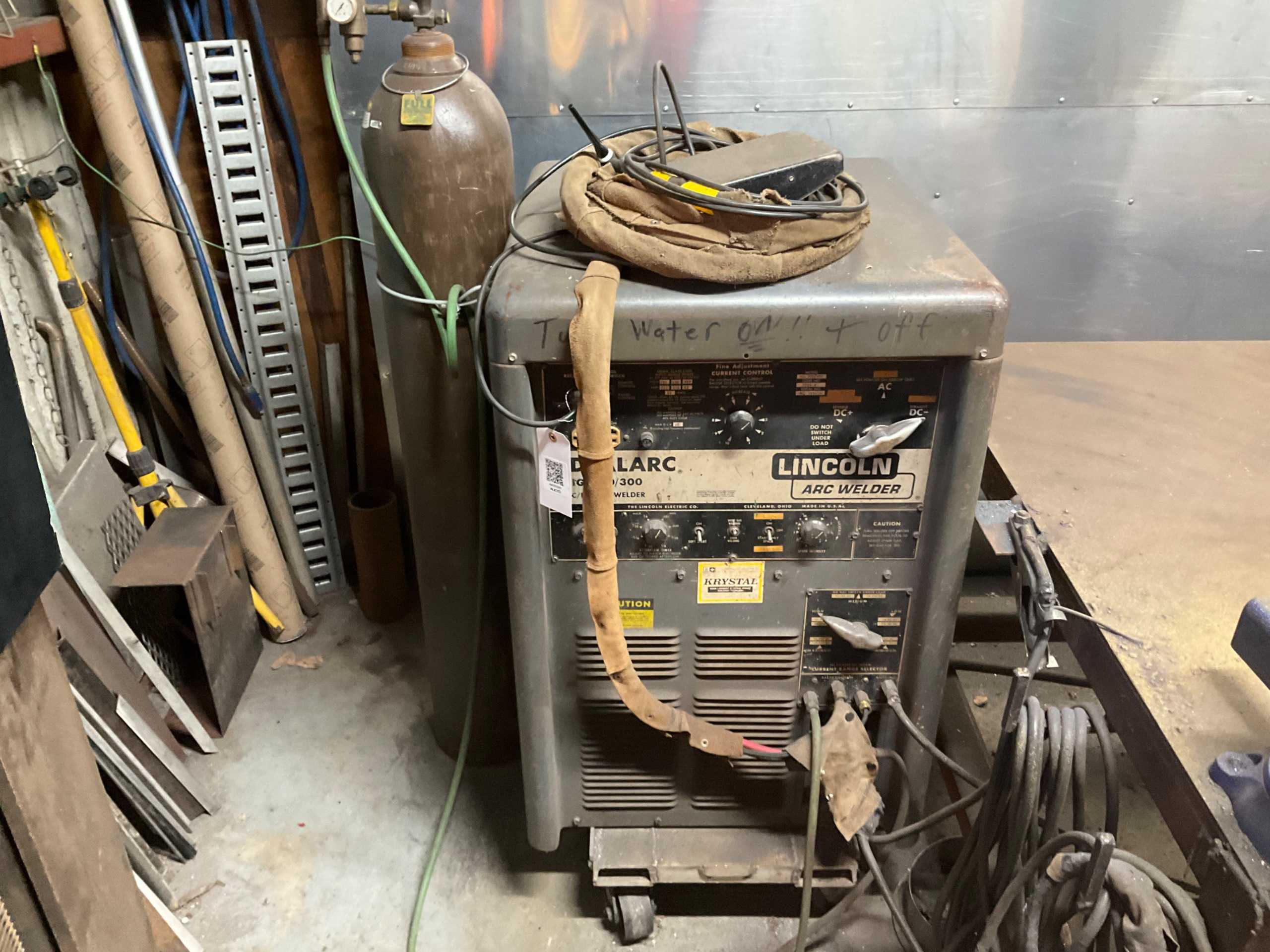 LINCOLN IDEALARC TIG 300/300 ARC WELDER