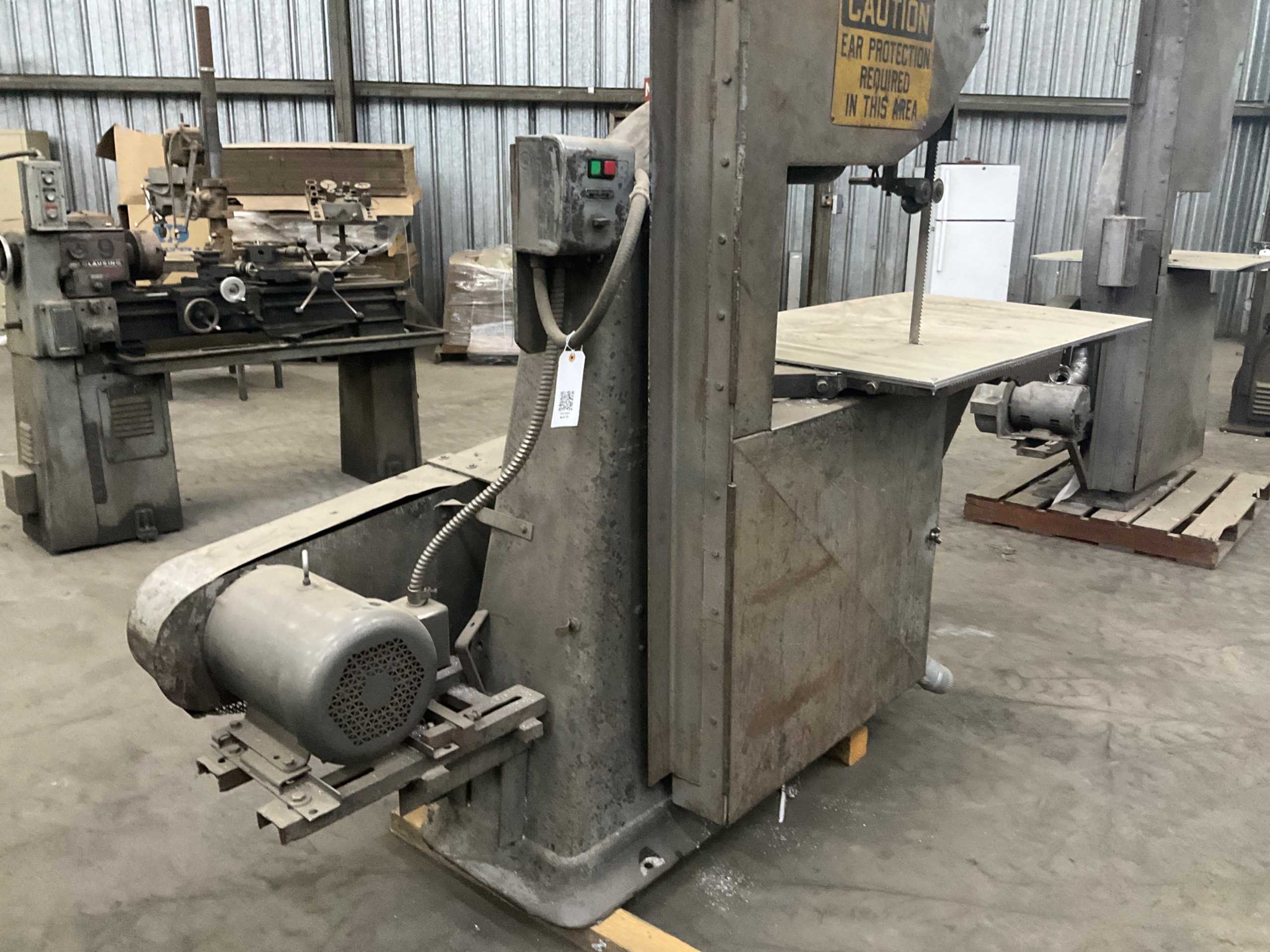 BENTEL VERTICAL BAND SAW