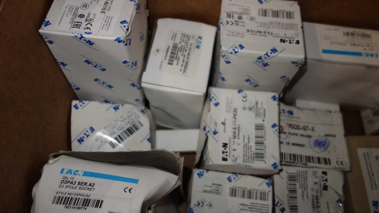 1 BOX OF EATON / CUTLER HAMMER ELECTRICAL - ELECTRICAL COMPONENTS