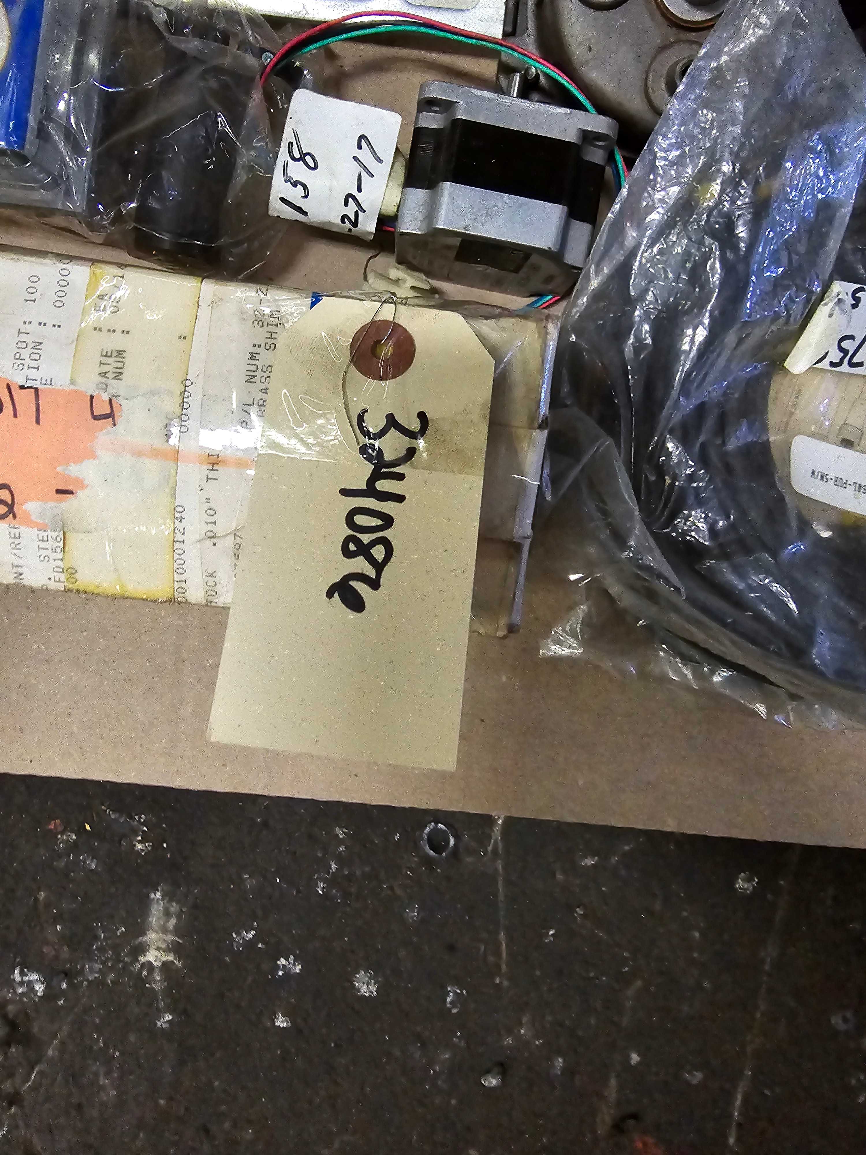 LOT OF INDUSTRIAL & ELECTRICAL PARTS - INDUSTRIAL PARTS