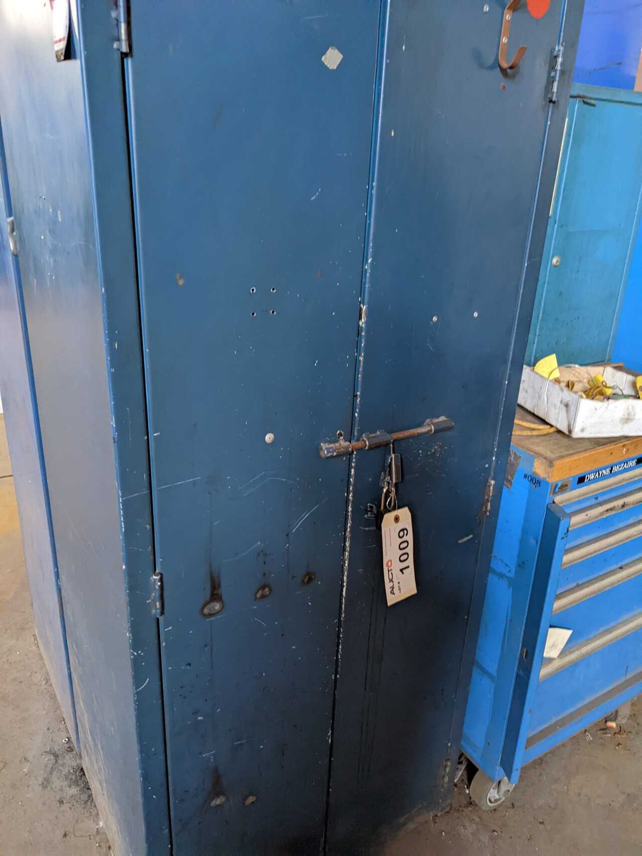 10 DRAWER TOOL CABINET LOCKER WITH CONTENTS, ASSORTED TOOLS, HAMMERS, SOCKETS, ALLEN KEYS, WRENCHES - TOOL STORAGE