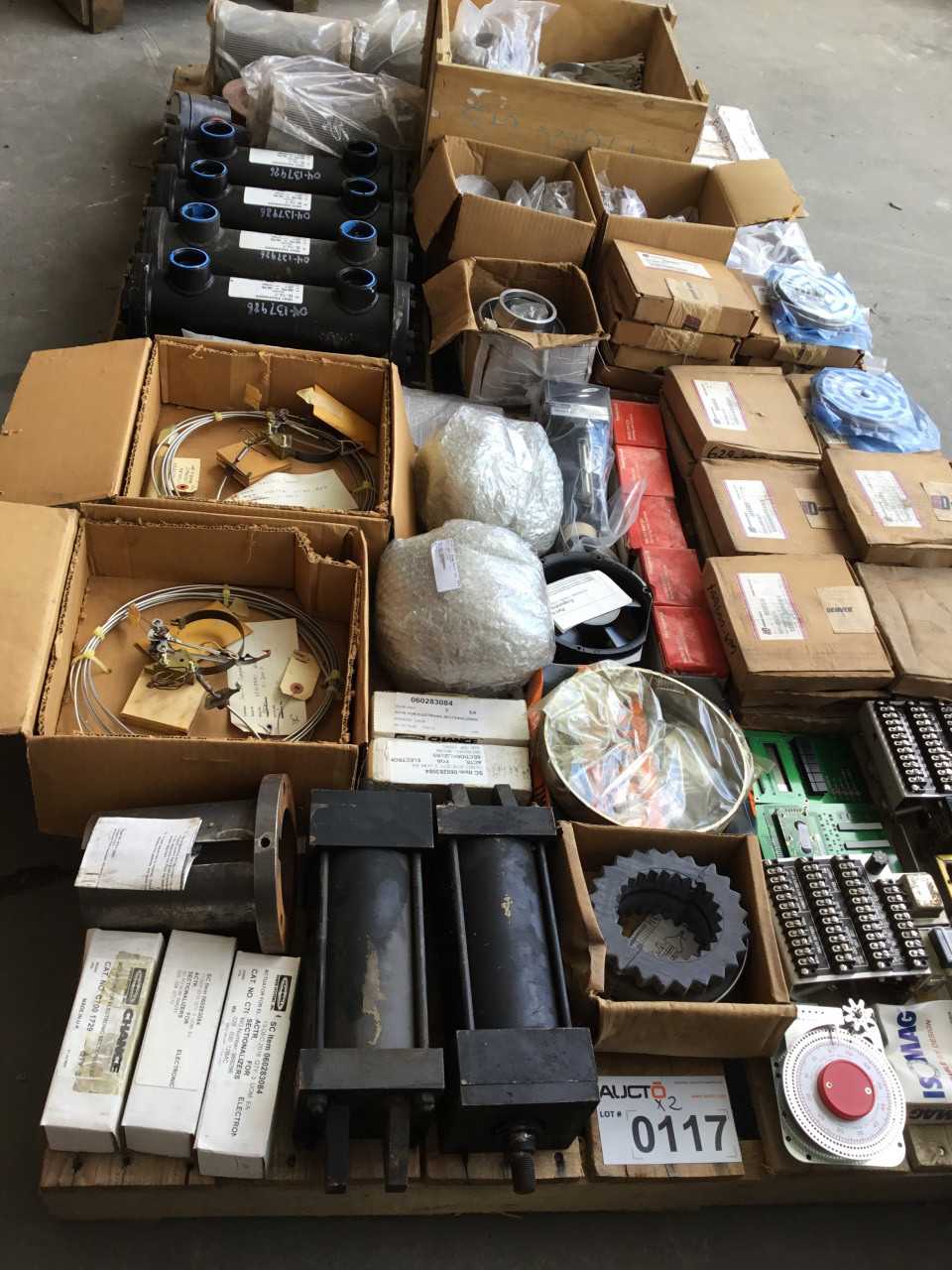 Lot of Transmission and Electronic Hardware - POWER TRANSMISSION