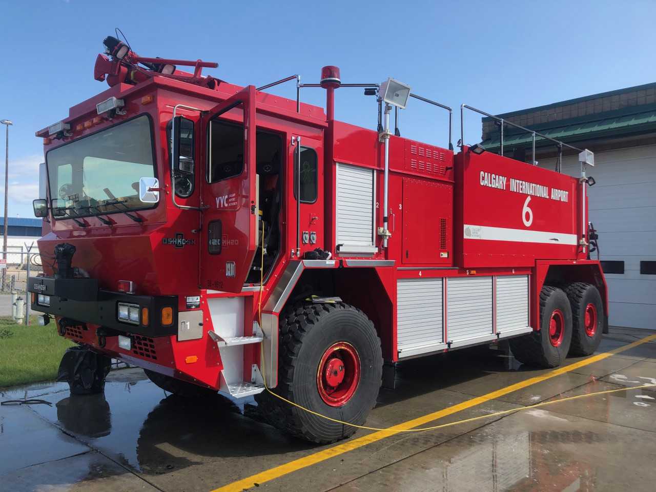 1999 OshKosh TI-3000 ARFF Fire Truck - HYDRO EXCAVATOR TRUCKS