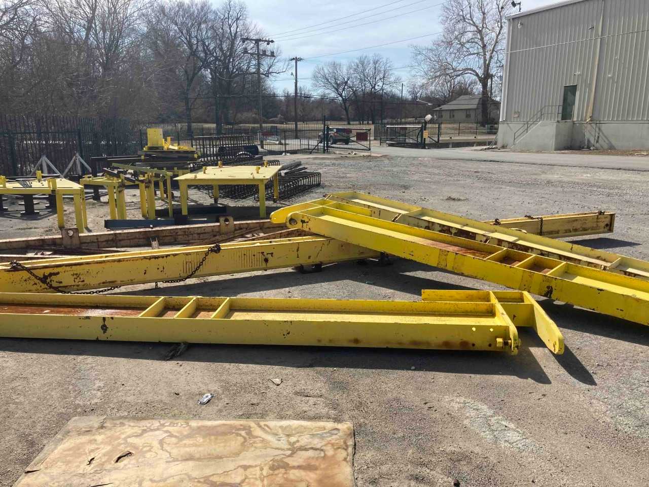 4 Yellow Spreader Beams - MATERIAL HANDLING