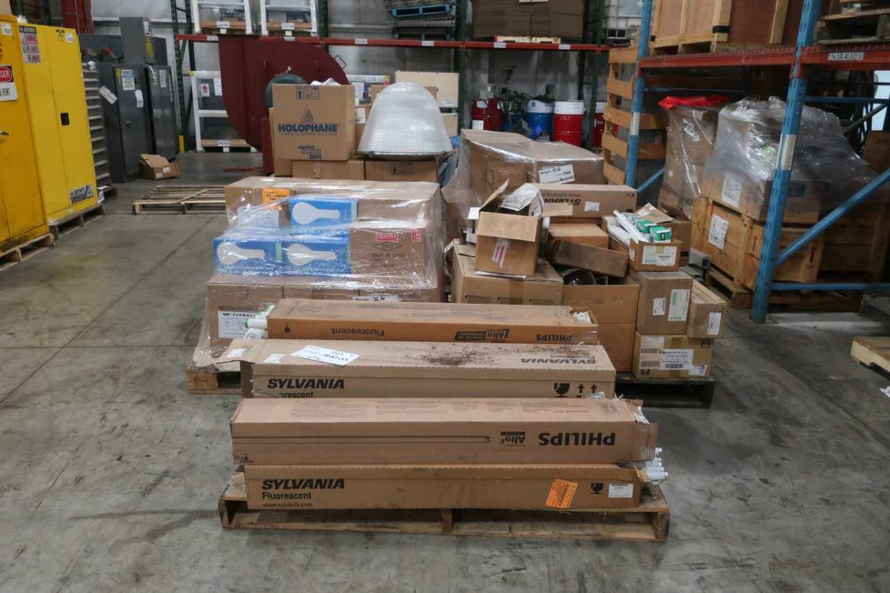 5 PALLETS OF ASSORTED LIGHTING AND LIGHT BULBS - LIGHTING