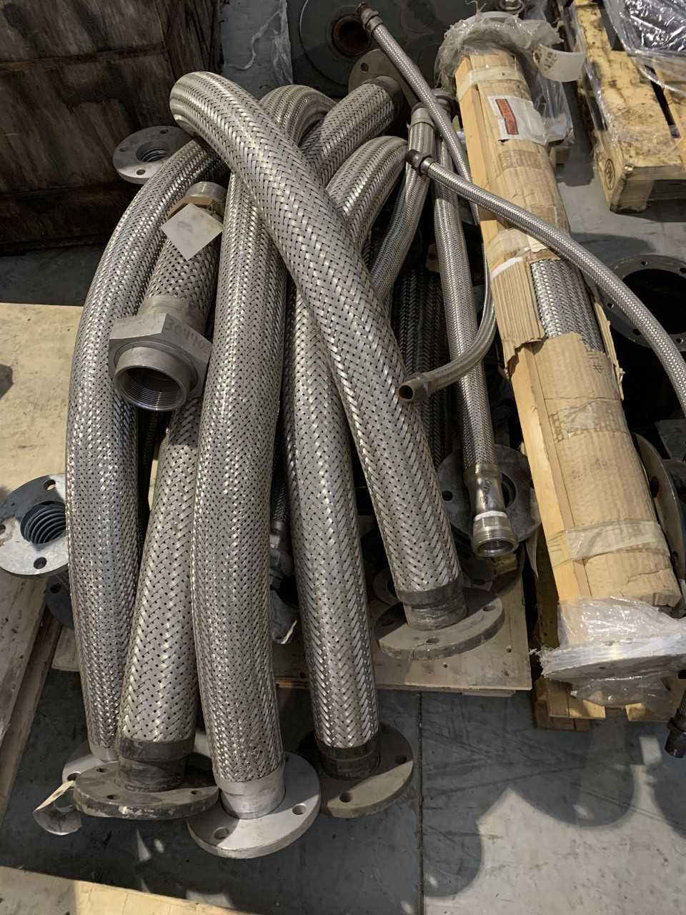 PALLET OF NEW STAINLESS STEEL FLEXIBLE HOSE PIPE - HOSE