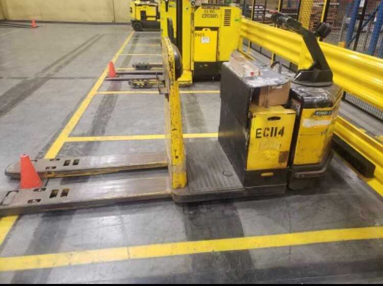 Crown Equipment Center Rider EB003 - FORKLIFTS
