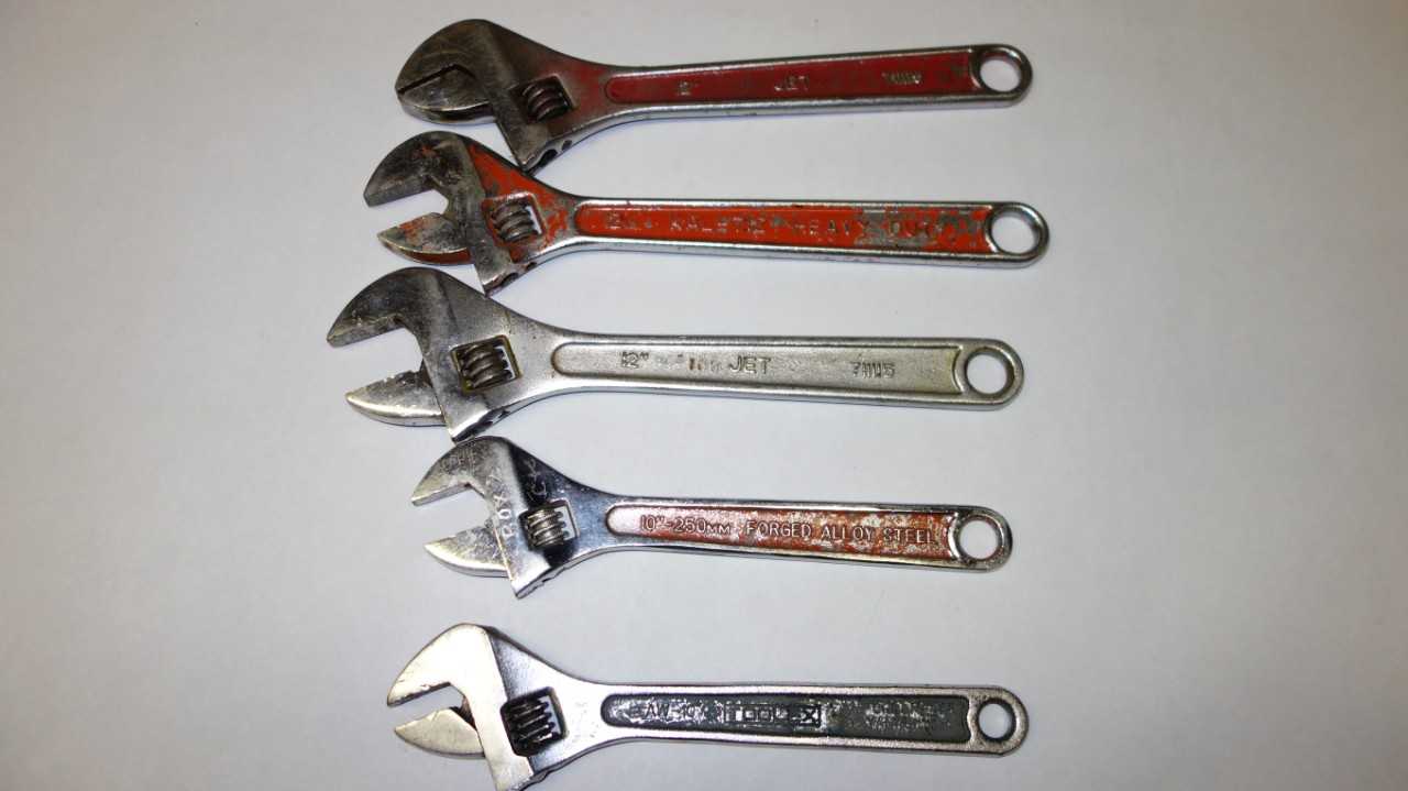 LOT OF 5 ASSORTED ADJUSTABLE CRESCENT WRENCHES - HAND TOOLS