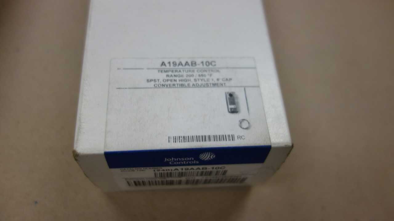 LOT OF 2 JOHNSON CONTROLS A19AAB-10C TEMPERATURE CONTROLLER - TEMPERATURE CONTROLLERS