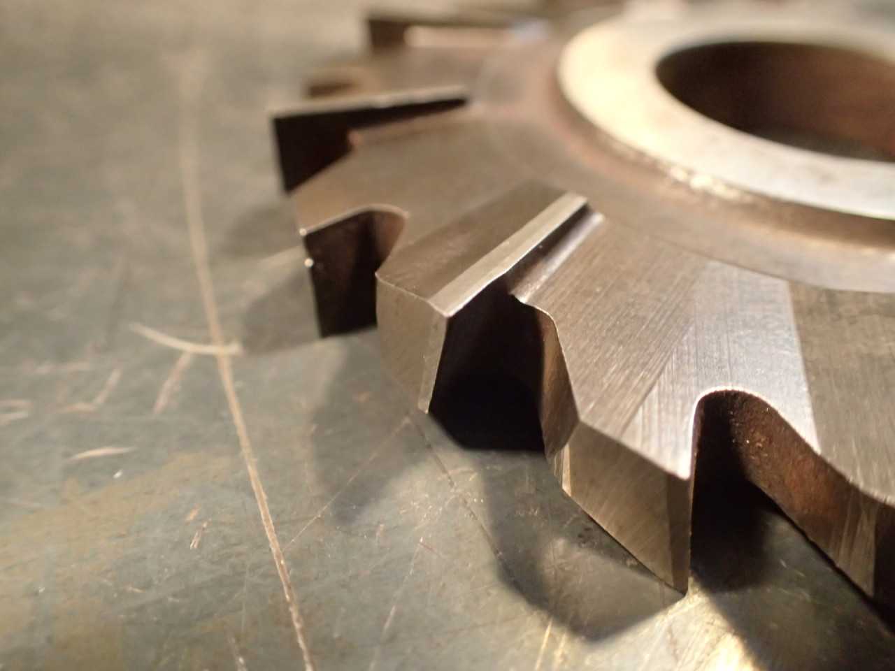 NTD 4" OD x 7/16 Staggered Tooth Side Milling Cutter 1-1/4" Horizontal Arbor USA - MILLING TOOLS