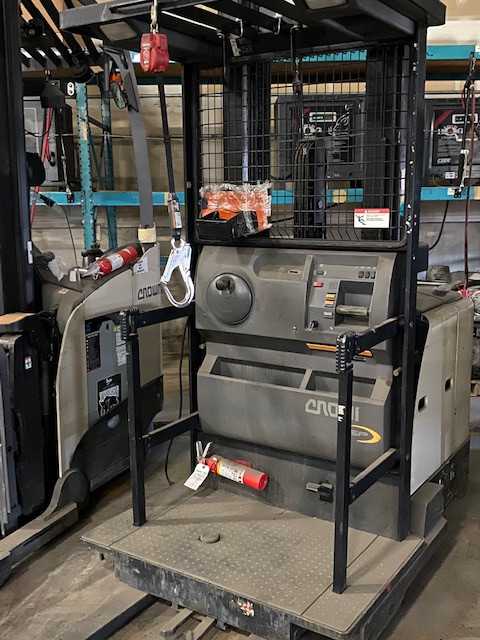 2007 Crown SP3401 order picker, Livonia (Detroit), MI - ORDER PICKER