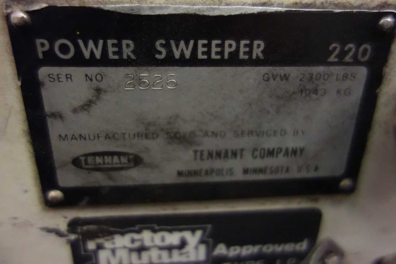 TENNANT 220 POWER FLOOR SWEEPER - PLANT & FACILITY