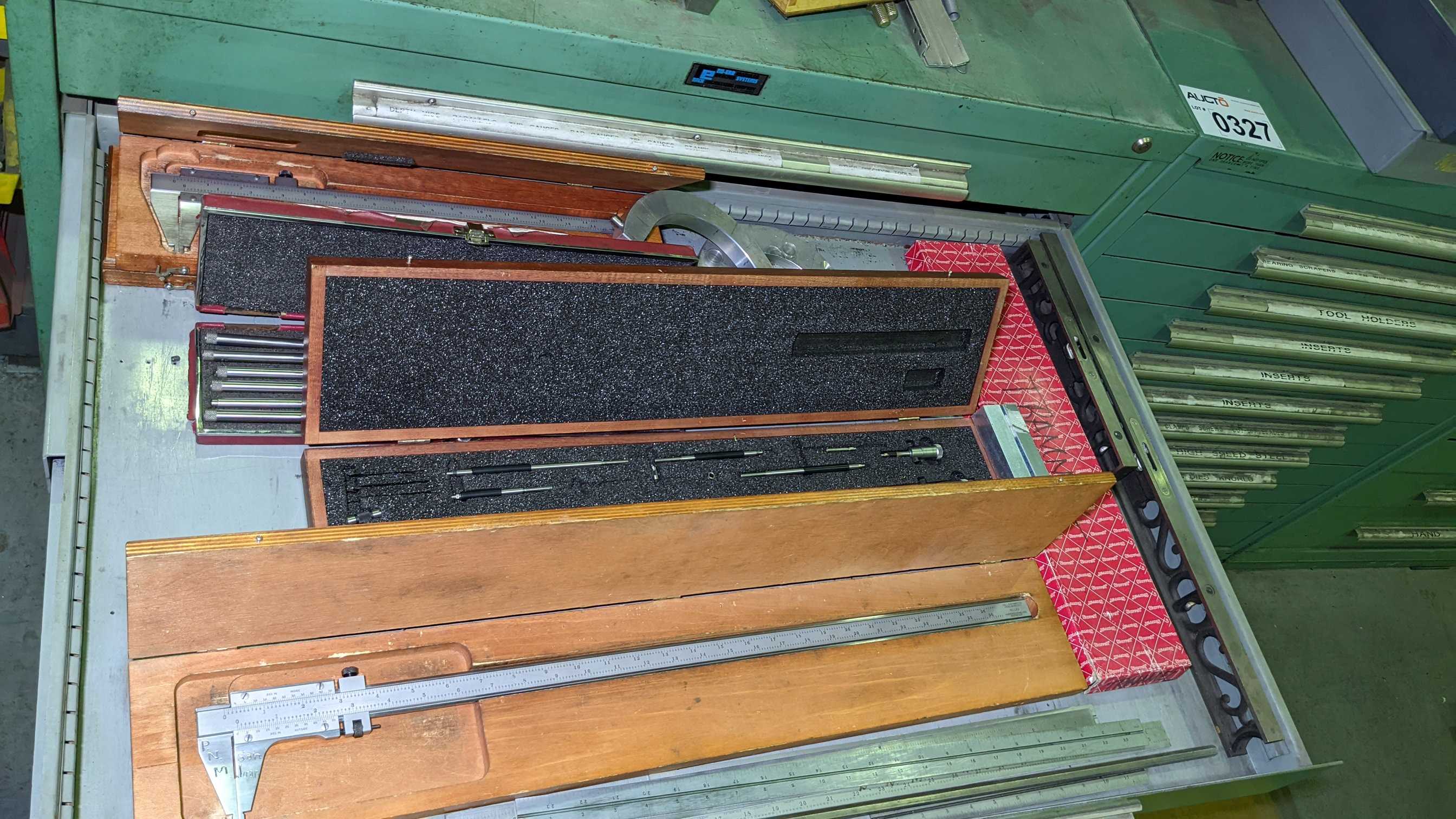 RACK ENGINEERING COMPANY 8 DRAWER TOOL CHEST WITH CONTENTS - MACHINING ACCESSORIES & TOOLING
