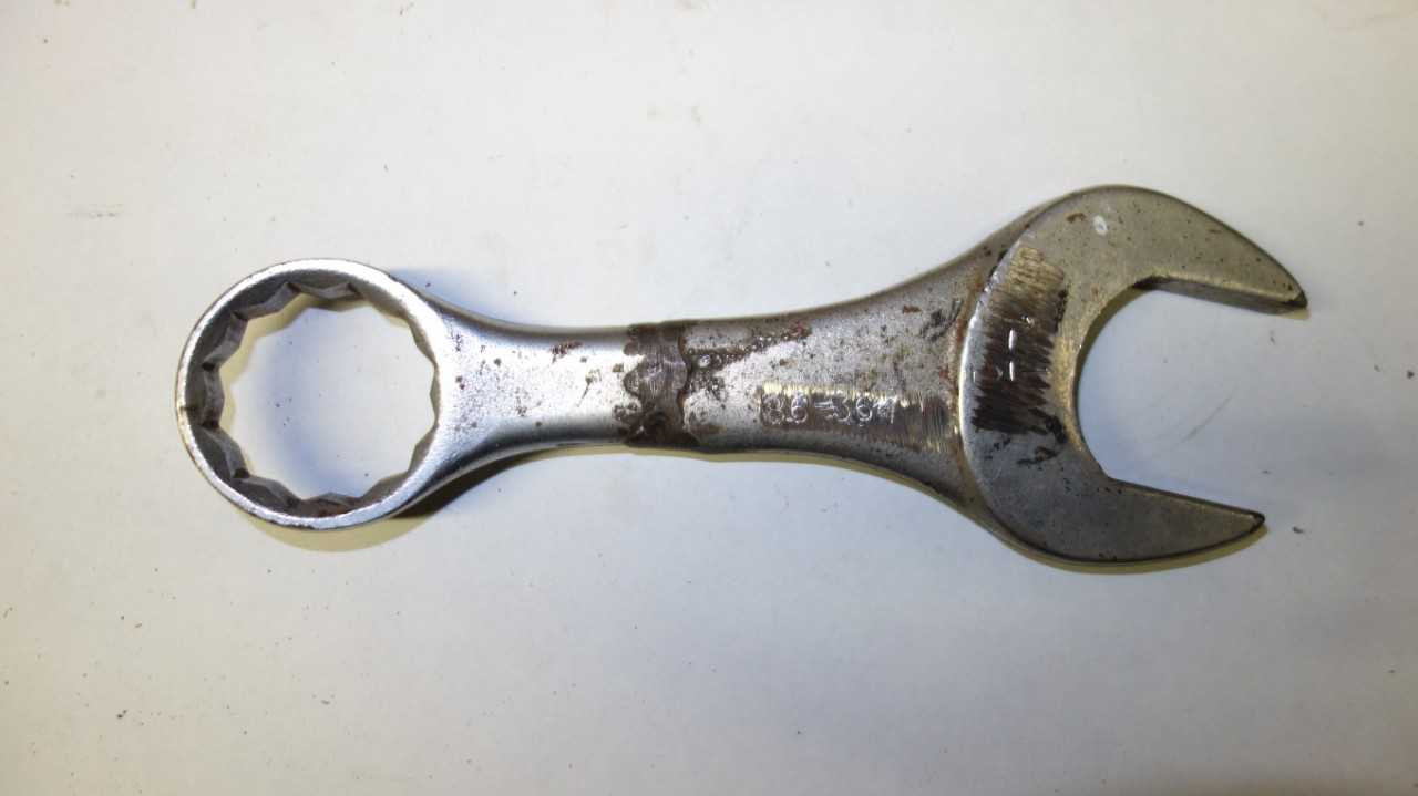 LOT OF 5 ASSORTED COMBINATION WRENCHES - HAND TOOLS