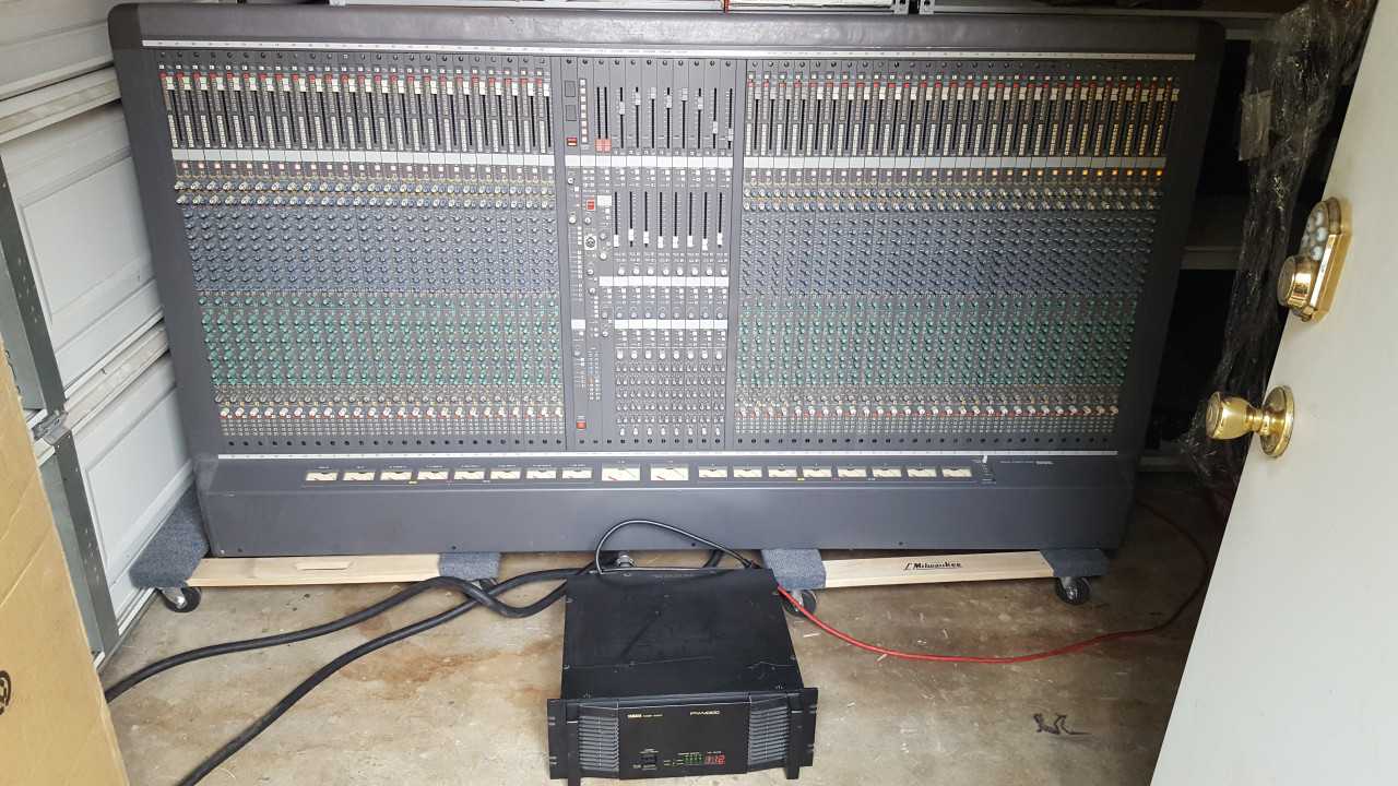 Yamaha PM4000 mixer 52 channels with power supply & cable - MISCELLANEOUS