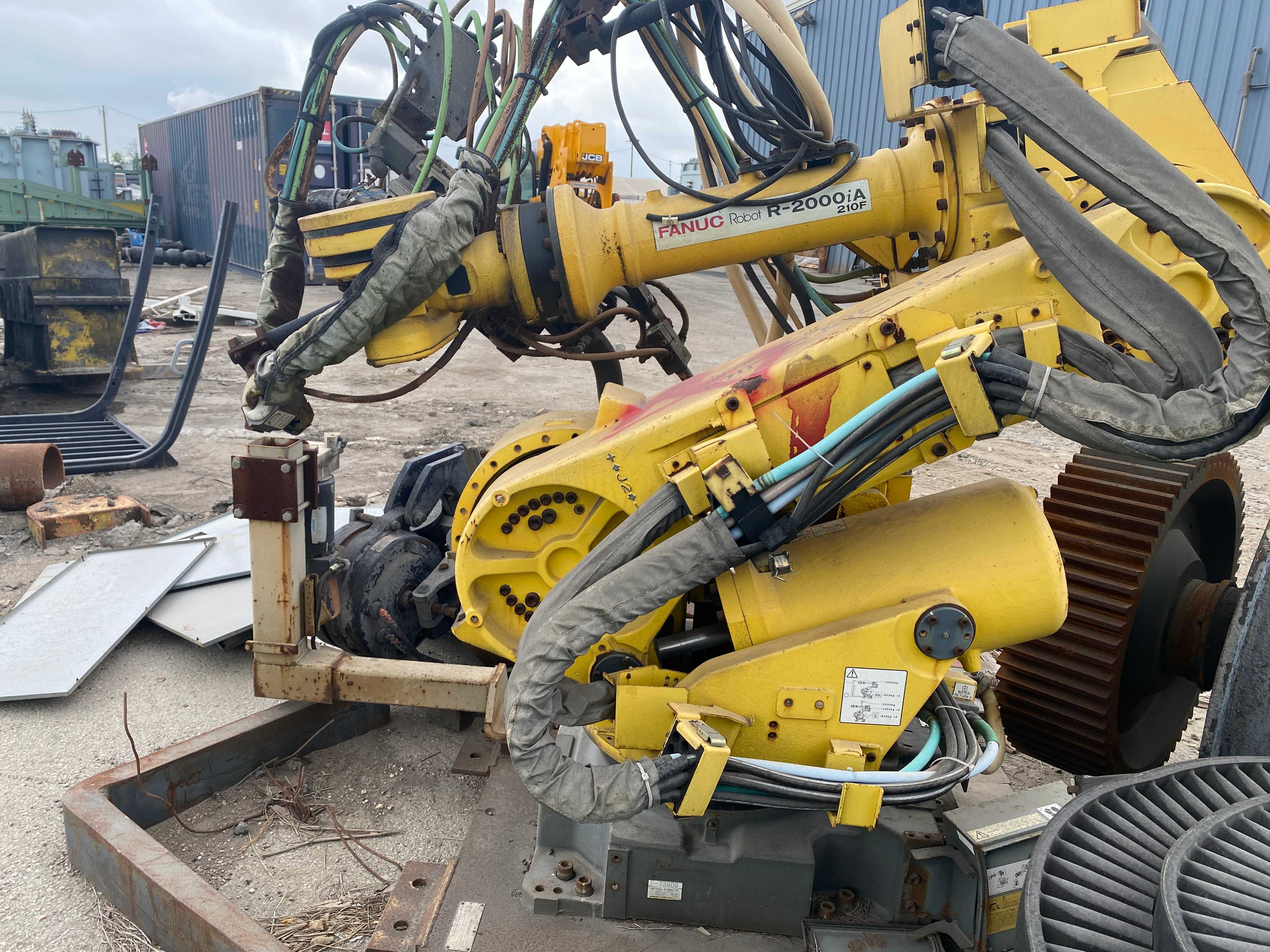 2005 Fanuc Robot R-2000iA - 210F - INDUSTRIAL ROBOTS