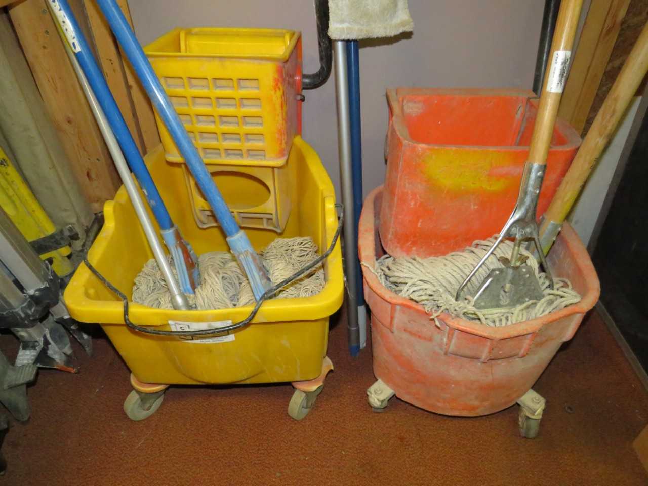LOT OF JANITORIAL SUPPLIES - MISCELLANEOUS