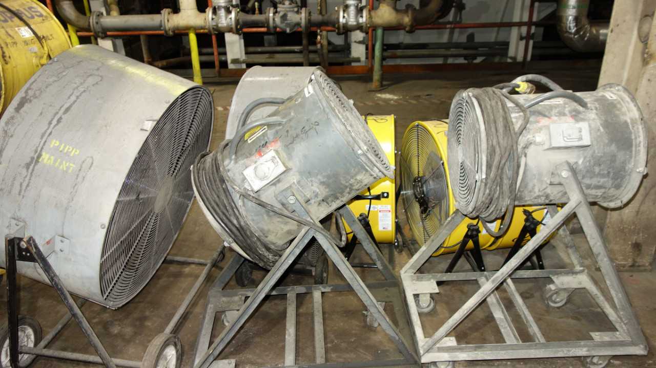 LOT OF 7 PORTABLE 115V FANS - MISCELLANEOUS