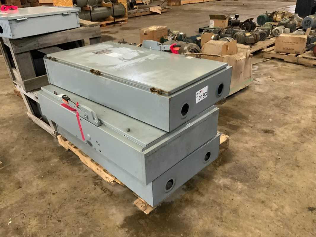 Bulk Lot of Square D 3-Phase Disconnects (Quantity of 3) - ELECTRICAL COMPONENTS