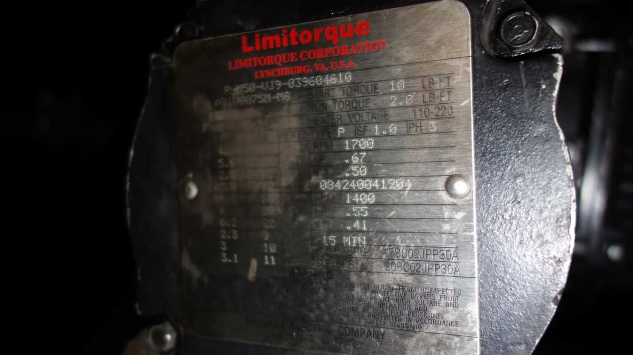 LOT OF 4 LIMITORQUE L120-20 VALVE OPERATORS - VALVES