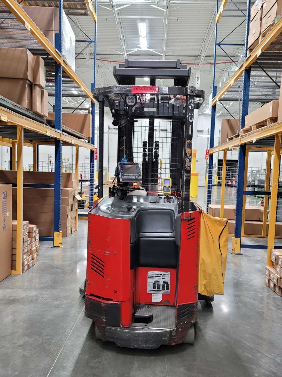 Raymond 4500# Straddle Reach Truck - REACH TRUCKS