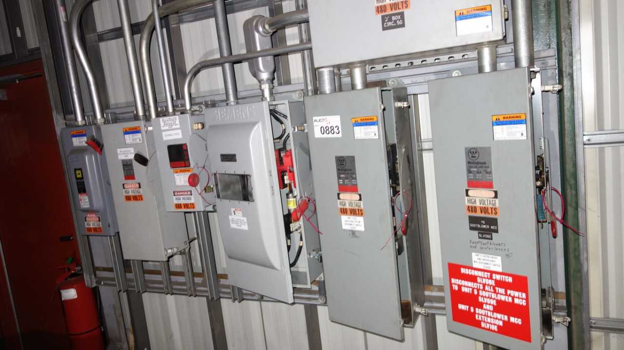 LOT OF 6 ASSORTED DISCONNECT SWITCH, 200A, 30A, WESTINGHOUSE, SIEMENS, SQUARE D, CUTLER HAMMER  (DELAYED REMOVAL) - SWITCHGEAR