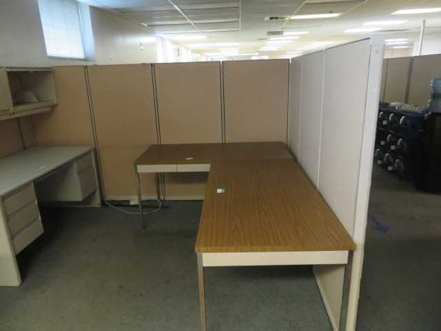Office Furniture and Panels, Lot - MISCELLANEOUS