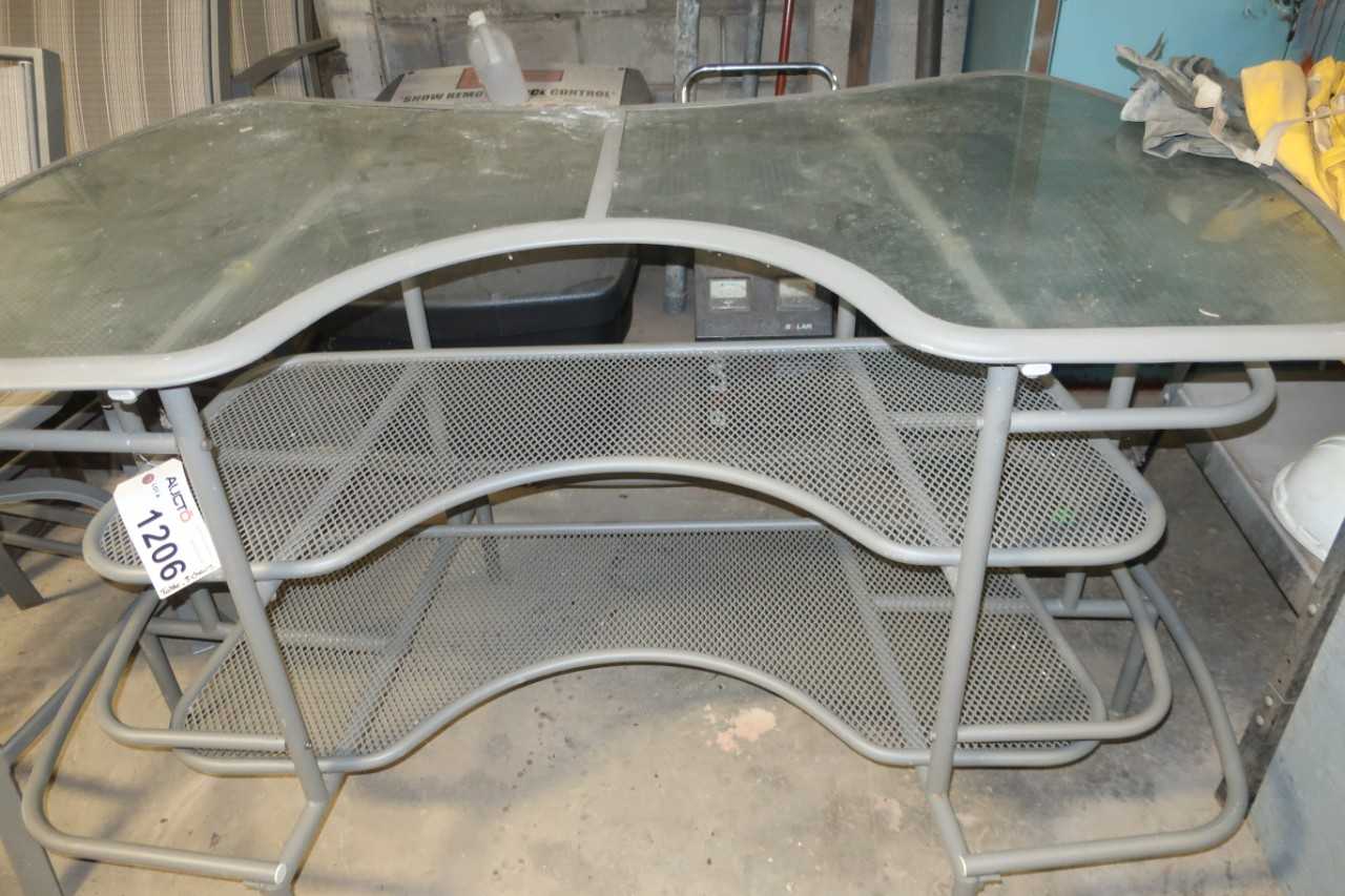 LOT OF ASSORTED PATIO FURNITURE - MISCELLANEOUS