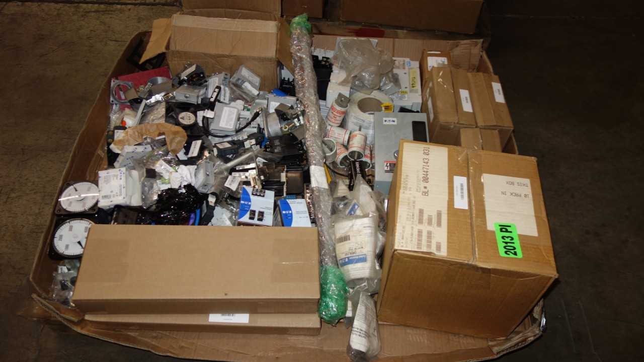 1 PALLET OF ASSORTED EATON ELECTRIC PARTS, CIRCUIT BREAKERS - CIRCUIT BREAKERS