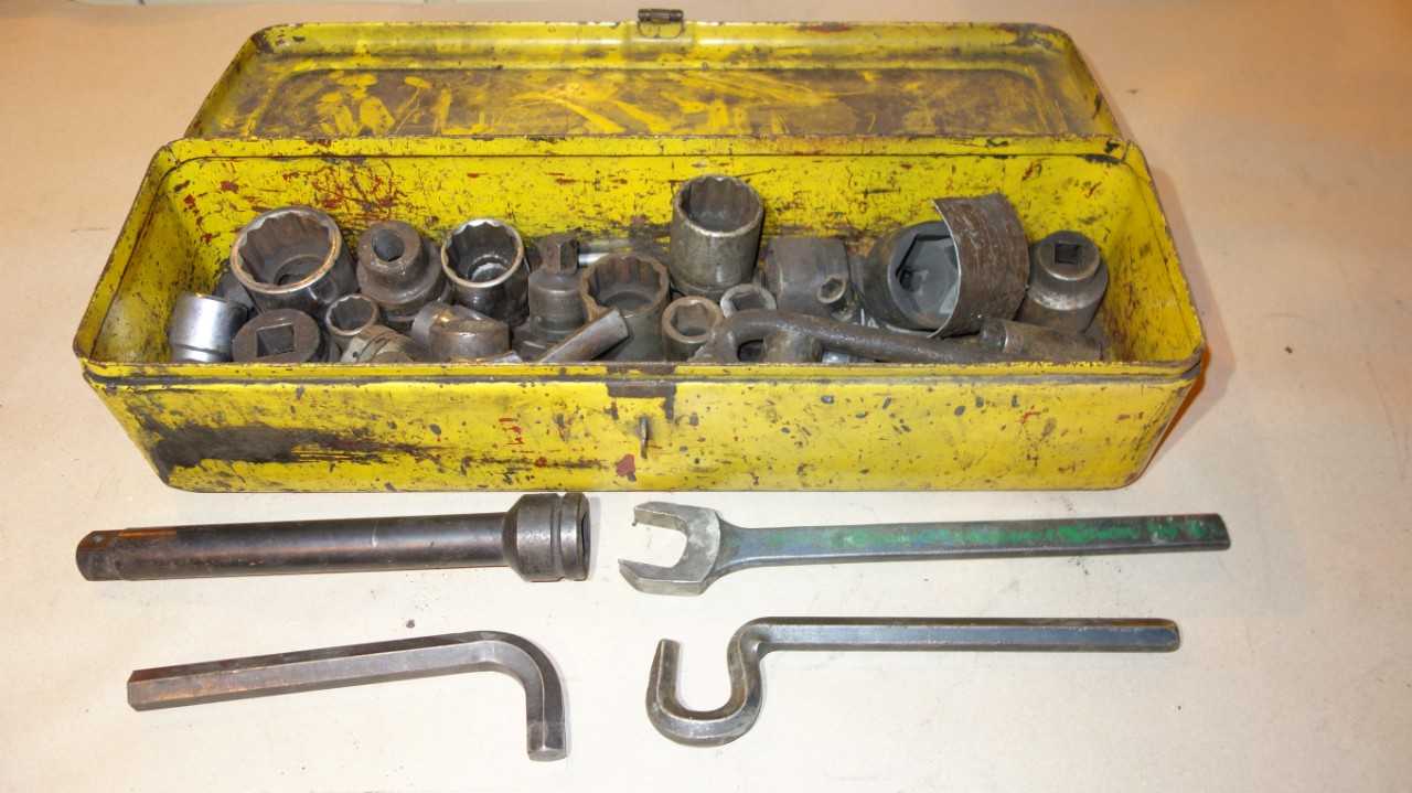 TOOL BOX OF ASSORTED SOCKETS, WRENCHES, PROTO, SNAP-ON, ARMSTRONG - HAND TOOLS