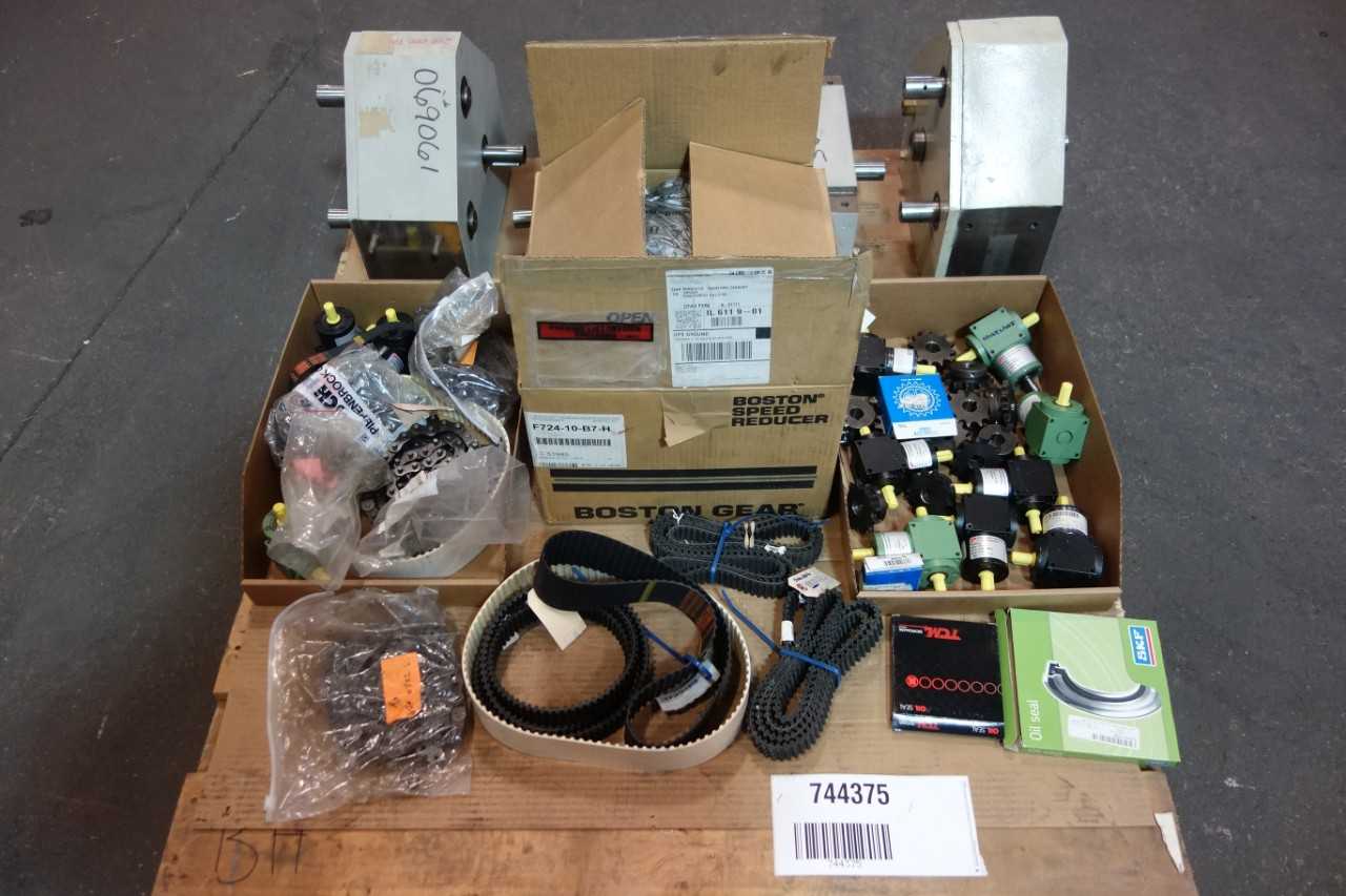 1 PALLET OF ASSORTED GEAR REDUCERS, SPROCKETS, BELTS, ROLLER CHAIN- BOSTON GEAR, MARTIN, GRAESSNER - GEAR REDUCERS