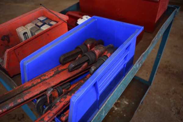 LOT OF ASSORTED HEAVY DUTY RIGID PIPE WRENCHES - MISCELLANEOUS