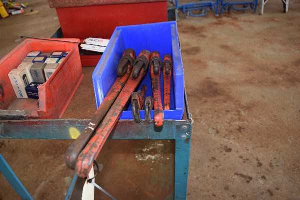 LOT OF ASSORTED HEAVY DUTY RIGID PIPE WRENCHES - MISCELLANEOUS