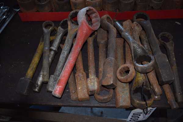 LOT OF LARGE STRIKING WRENCHES - MISCELLANEOUS