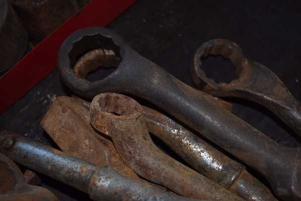 LOT OF LARGE STRIKING WRENCHES - MISCELLANEOUS