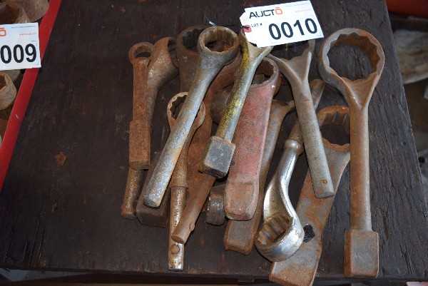 LOT OF STRIKING WRENCHES - MISCELLANEOUS