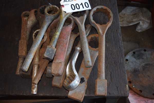 LOT OF STRIKING WRENCHES - MISCELLANEOUS