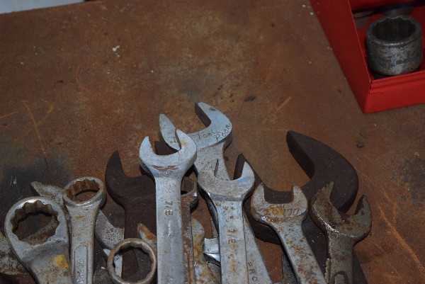 LOT OF LARGE CRESCENT WRENCHES - MISCELLANEOUS